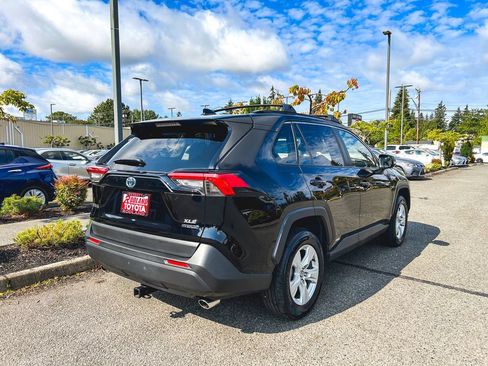Used 2020 Toyota RAV4 XLE w/ Convenience Package AWD/4WD image 6
