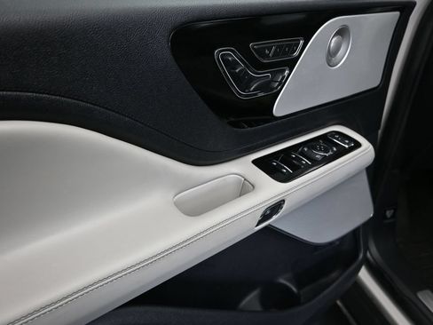 Used 2025 Lincoln Aviator Reserve w/ Luxury Package RWD image 11