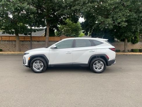 Certified 2025 Hyundai Tucson SE AWD/4WD image 2
