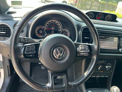 Used 2013 Volkswagen Beetle 2.0T image 15