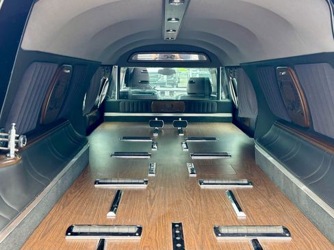 Used 2011 Cadillac DTS Hearse image 11