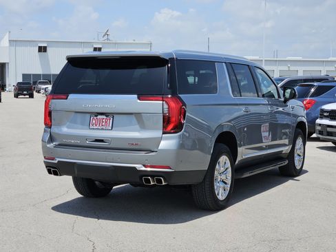 Used 2025 GMC Yukon XL Denali AWD/4WD image 5