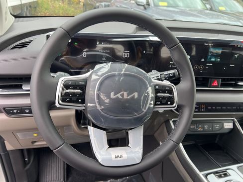 New 2026 Kia Carnival EX image 9