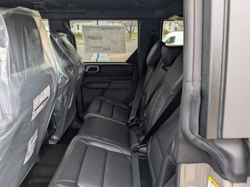Used 2025 Ford Bronco Badlands AWD/4WD image 16