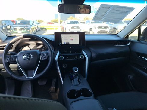 Used 2024 Toyota Venza LE image 18