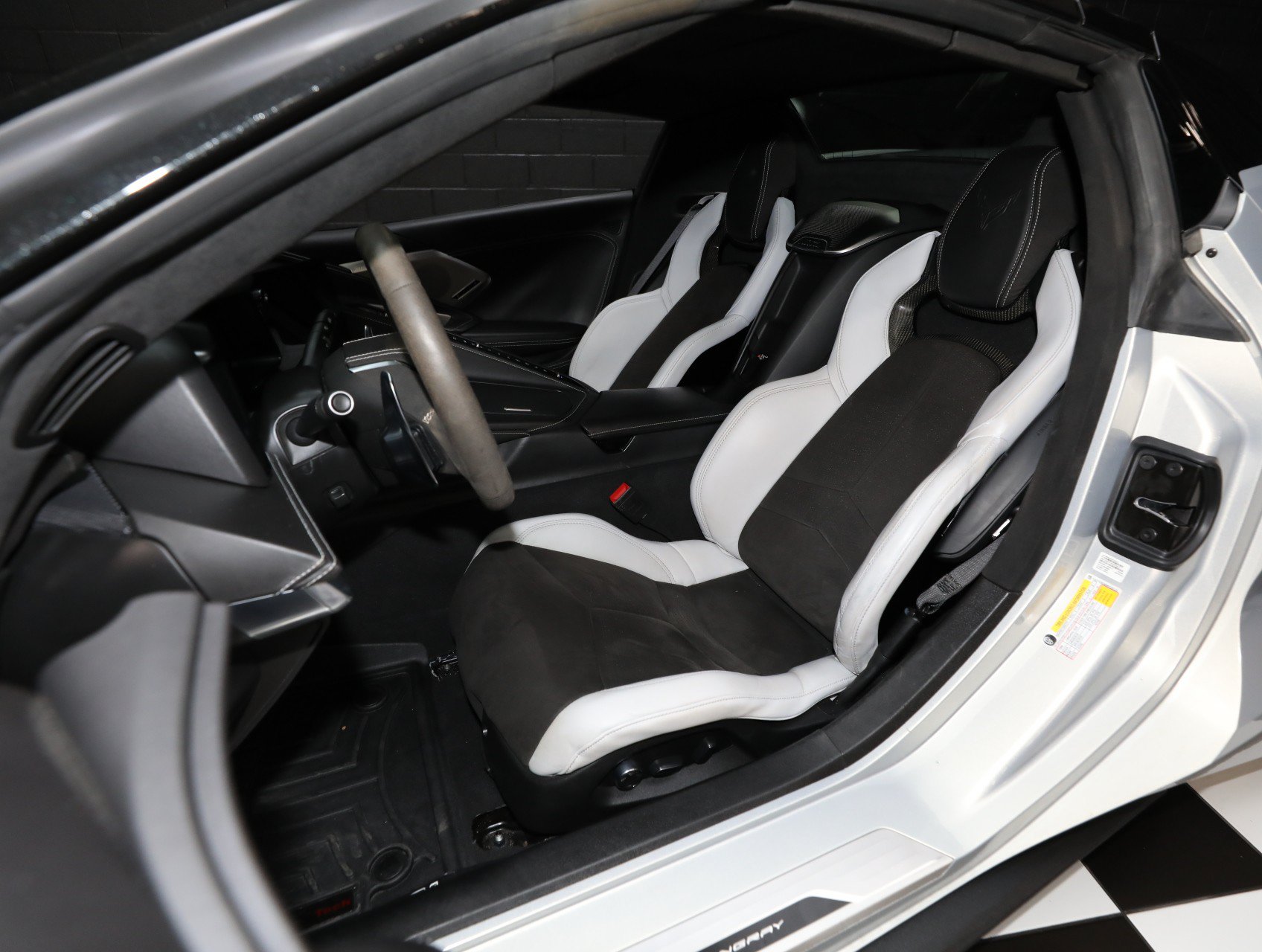 Used 2021 Chevrolet Corvette Stingray Premium Conv w/ Z51 Performance Package RWD image 64