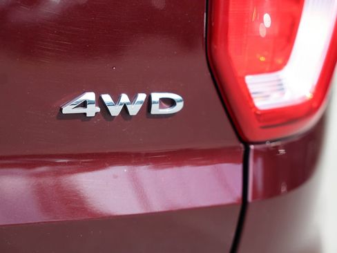 Certified 2018 Ford Explorer XLT AWD/4WD image 30