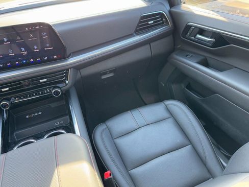 Used 2025 Chevrolet Suburban RST w/ Comfort Package image 16