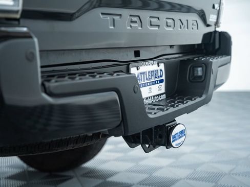 Used 2020 Toyota Tacoma TRD Off-Road w/ Technology Package AWD/4WD image 9