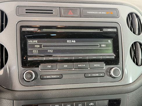 Used 2014 Volkswagen Tiguan S image 17