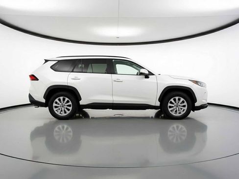 Used 2024 Toyota Grand Highlander XLE image 3
