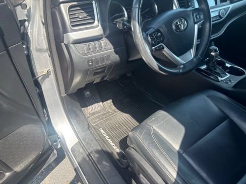 Used 2016 Toyota Highlander XLE AWD/4WD image 15