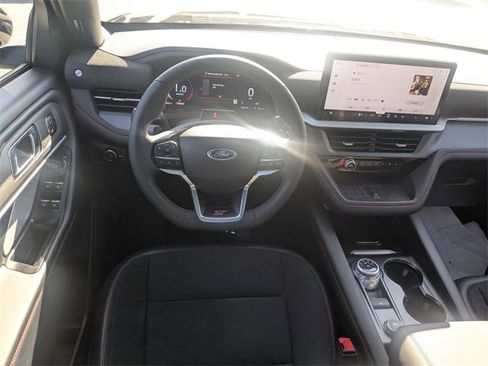 Used 2025 Ford Explorer ST image 30