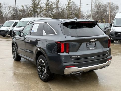 Used 2024 Kia Sorento S image 5