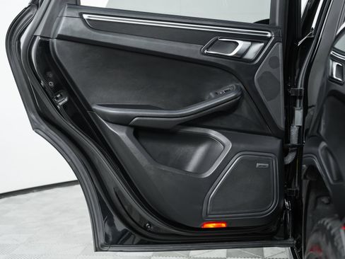 Used 2024 Porsche Macan GTS image 19