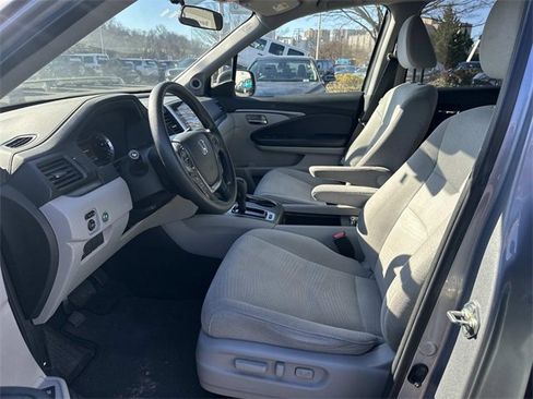 Used 2017 Honda Pilot EX image 4