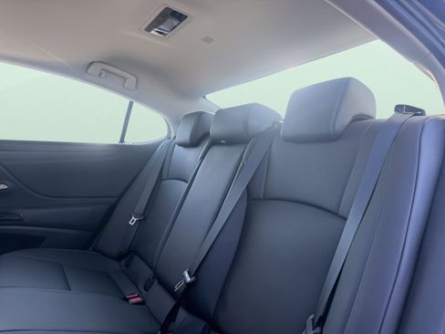 Used 2025 Lexus ES 300h w/ Premium Package image 16
