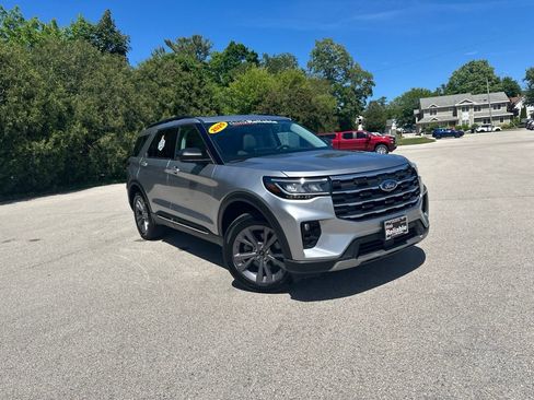 Used 2025 Ford Explorer Active w/ Active Comfort Package AWD/4WD image 5