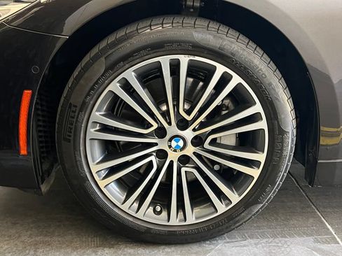 Used 2017 BMW 530i RWD image 9