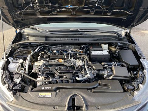 Used 2025 Toyota Corolla LE image 32