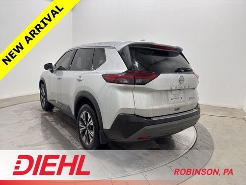 Used 2022 Nissan Rogue SV image 5
