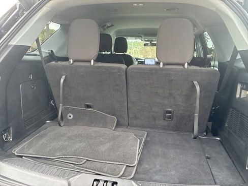 Used 2022 Ford Explorer XLT image 17