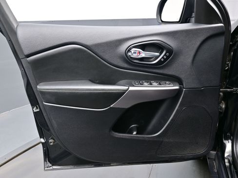 Used 2022 Jeep Cherokee Limited image 10