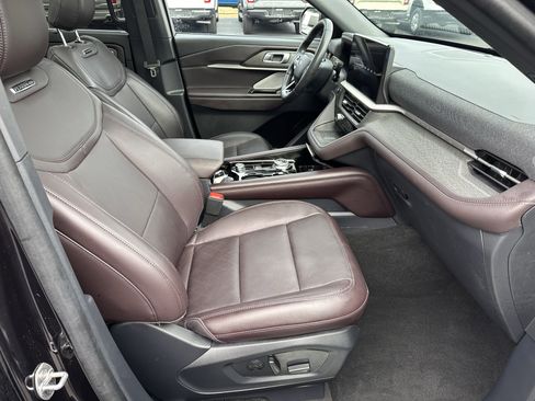 Used 2025 Ford Explorer Platinum image 14