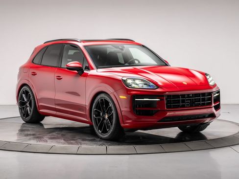 Used 2025 Porsche Cayenne GTS AWD/4WD image 7