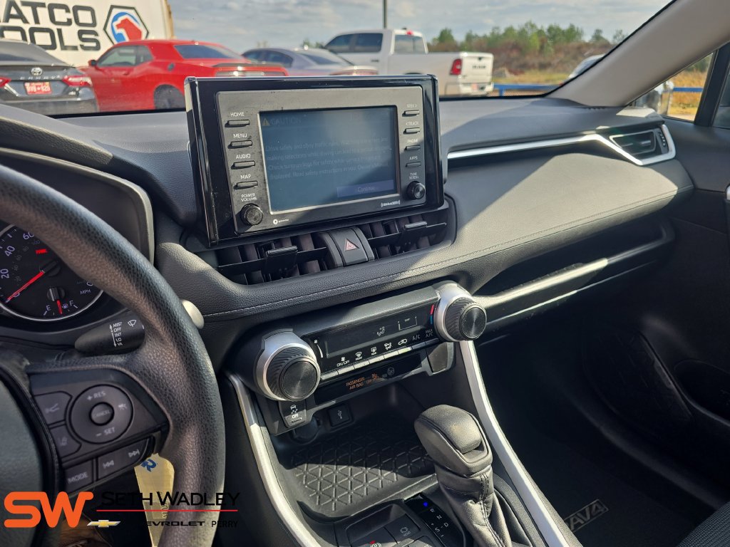 Used 2021 Toyota RAV4 LE FWD image 19
