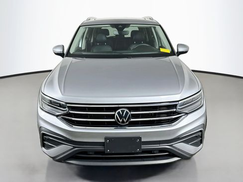 Used 2022 Volkswagen Tiguan SE AWD/4WD image 2