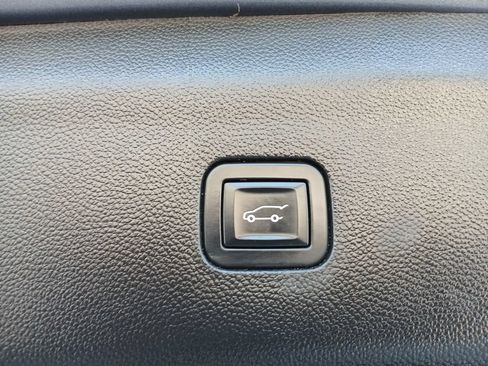 Certified 2019 Buick Enclave Essence FWD image 19