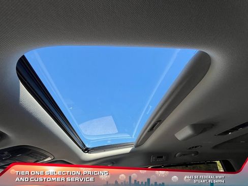 Used 2025 Kia Carnival SX image 36