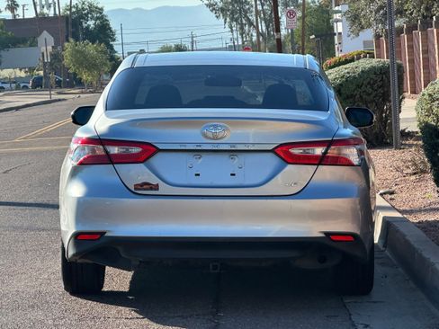 Used 2018 Toyota Camry LE image 5