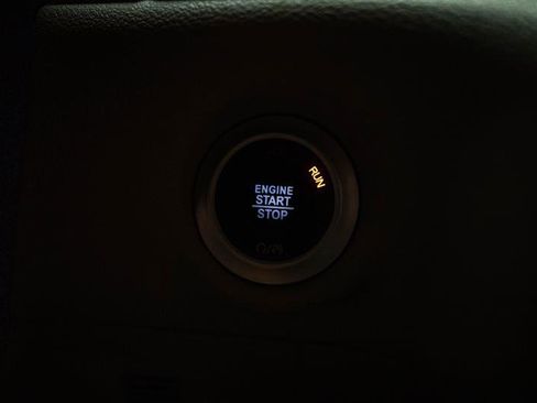 Used 2023 Chrysler Pacifica Touring-L image 21