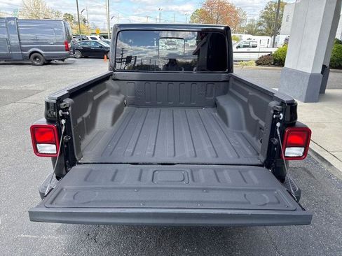 Used 2023 Jeep Gladiator Overland AWD/4WD image 40