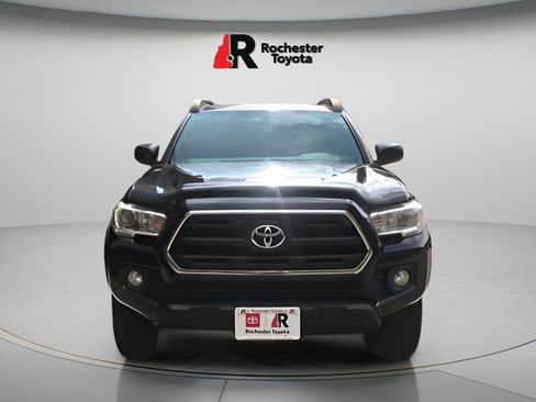 Used 2017 Toyota Tacoma SR5 w/ Tow Package AWD/4WD image 2