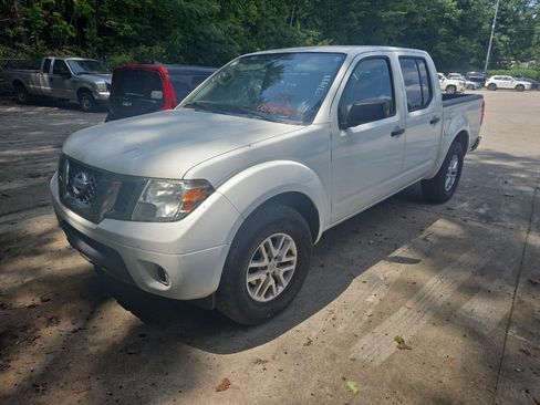 Used 2019 Nissan Frontier SV RWD image 1
