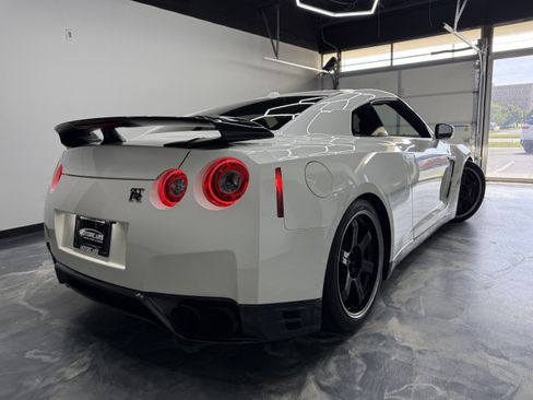 Used 2016 Nissan GT-R Black Edition AWD/4WD image 5