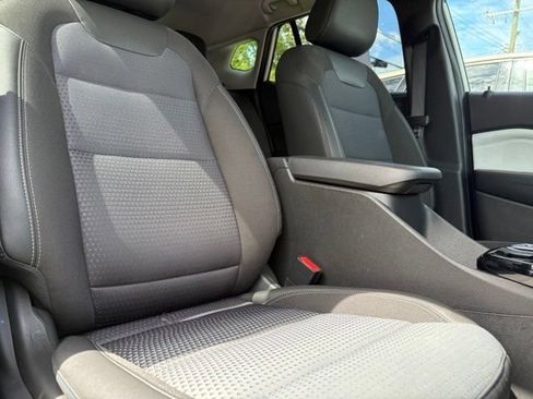 Used 2025 Chevrolet Trax LT w/ LT Convenience Package FWD image 30