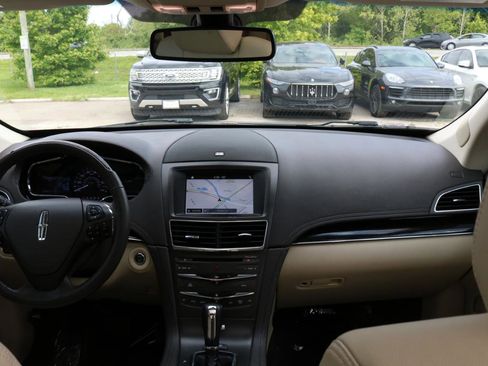 Used 2019 Lincoln MKT AWD image 51