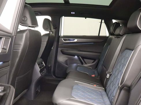 Used 2024 Volkswagen Atlas Cross Sport SEL Premium R-Line AWD/4WD image 16