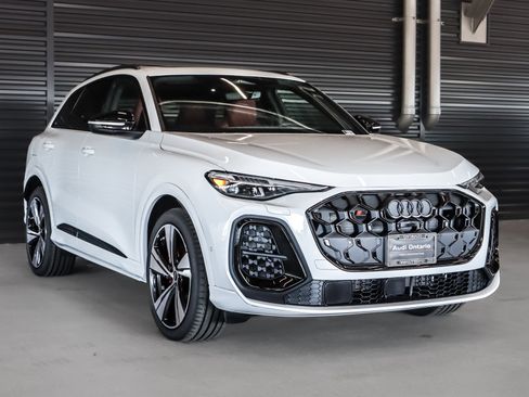 New 2025 Audi SQ5 Prestige image 12