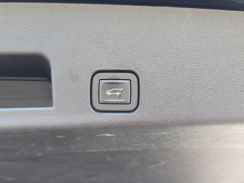 Used 2024 Chevrolet Traverse Z71 AWD/4WD image 34