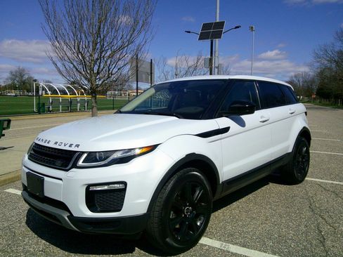 Used 2018 Land Rover Range Rover Evoque SE Premium image 22