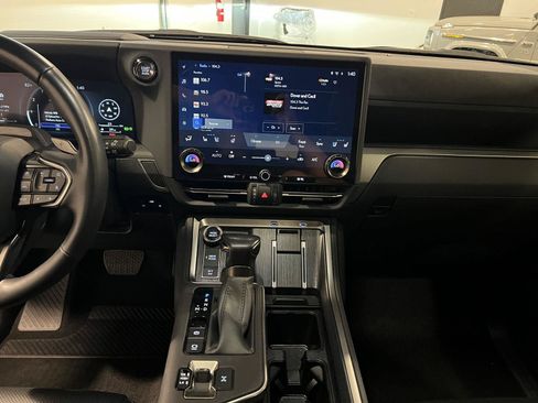 Used 2024 Lexus GX 550 w/ Cold Area Package AWD/4WD image 16