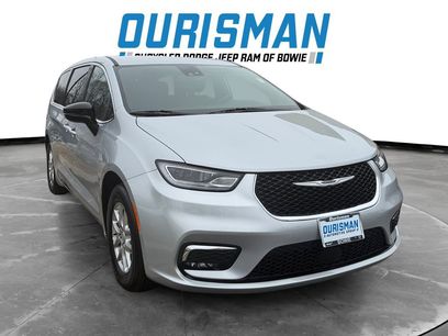 Used 2026 Chrysler Pacifica Select