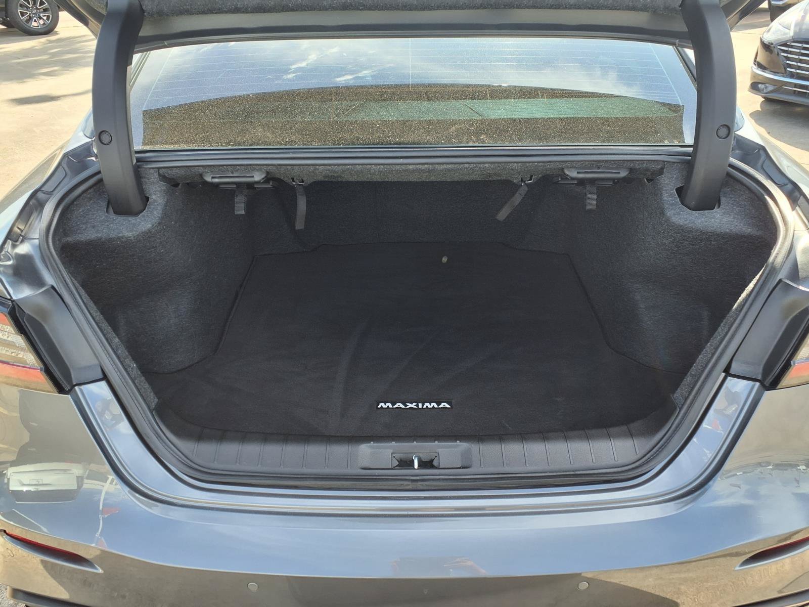 Used 2023 Nissan Maxima SR w/ Sport Mat Group FWD image 7