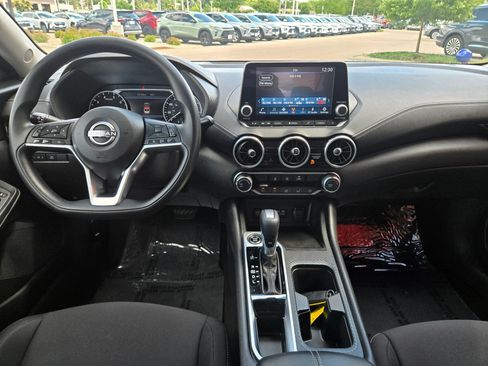 Used 2025 Nissan Sentra SV FWD image 11