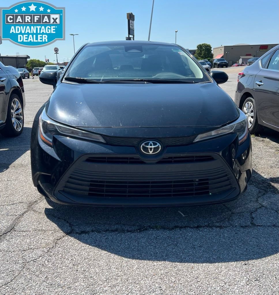 Used 2023 Toyota Corolla LE FWD image 2